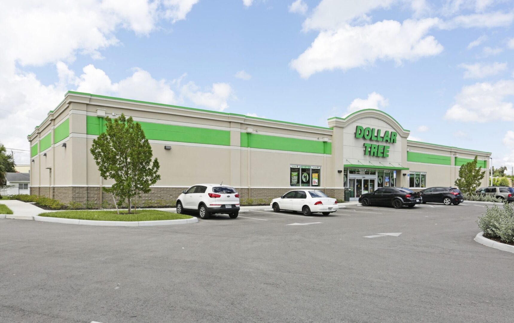 <h3>Dollar Tree 
<br>Fort Myers, FL</h3>
<p>Dollar Tree is a 1.6-acre 10,000 sqft build-to-suite development.</p>